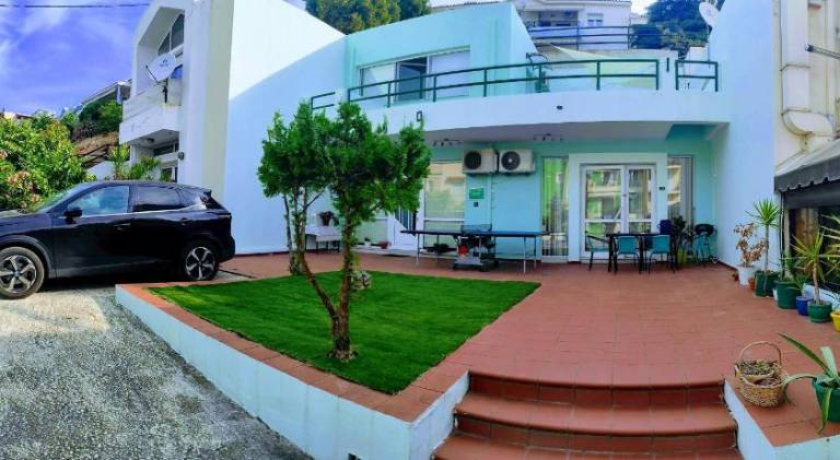 Apartment with garden & patio — photo 2