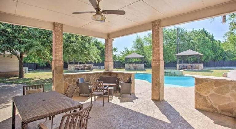 Villa with hot tub & pool — photo 5