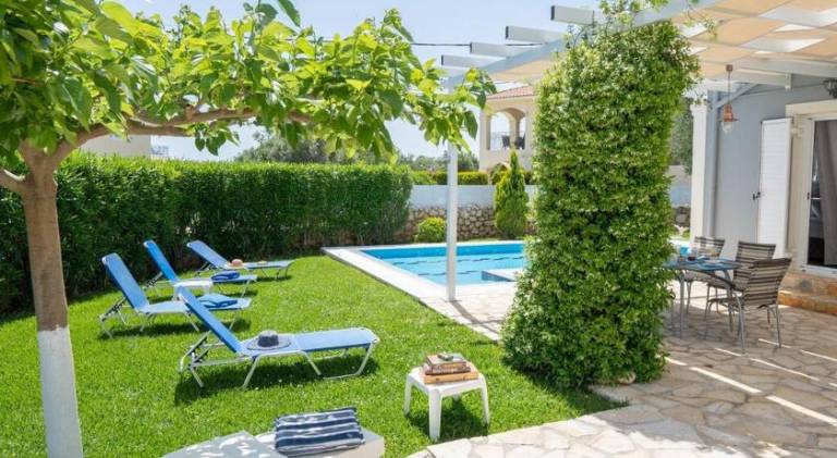Villa with private pool, terrace & yard — photo 5