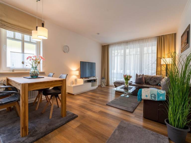 Komfortplus Ferienwohnung mit 1 Schlafzimmer und Balkon im Obergeschoss — photo 2