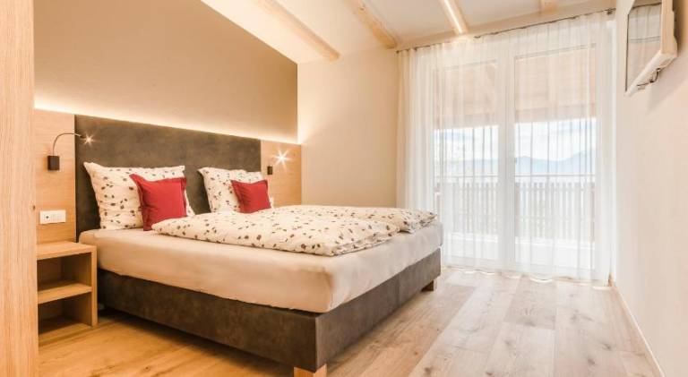 Serviced apartment with patio, pool & sauna | Dogs allowed — photo 2