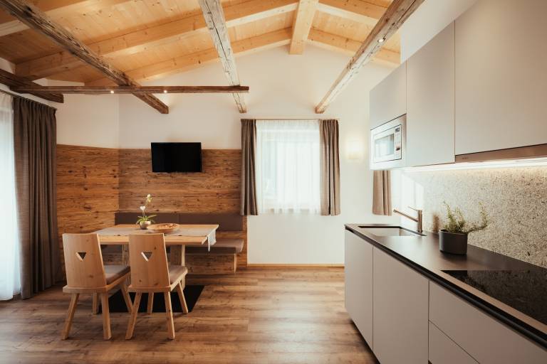 Apartment "Chalet La Flüta Viola" with Mountain View, Private Terrace, and Wi-Fi in San Martino in Badia