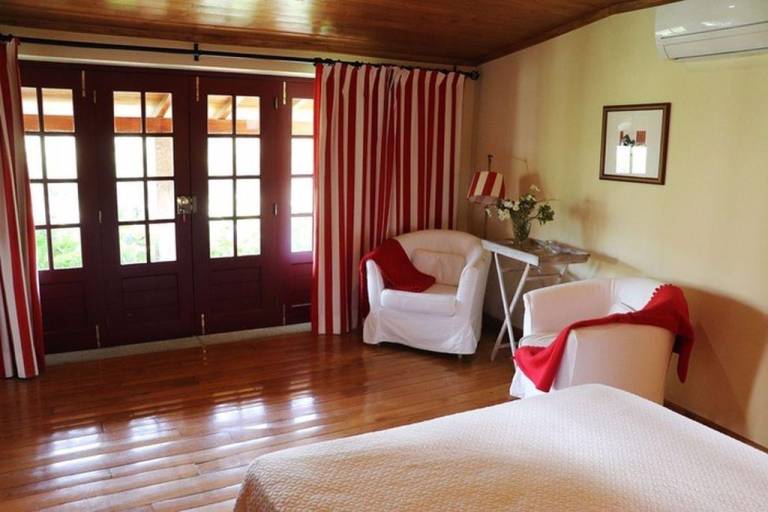 Fabelhafter Pool in einer atemberaubenden Landschaft