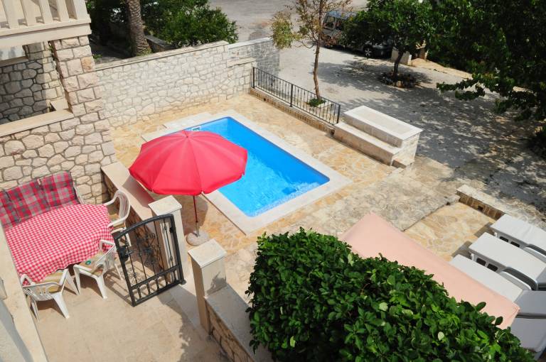 Fully equipped apartment with private pool, patio & garden | Sea view | Beach nearby | Pet-friendly in Supetar