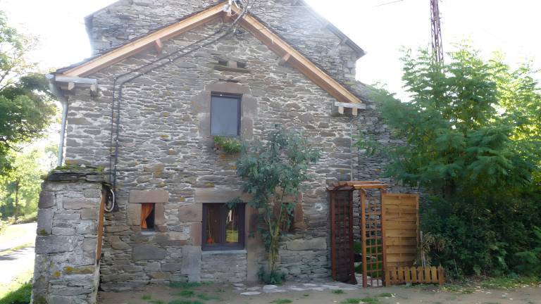 Cozy Cottage with Private Garden and Wi-Fi in Salles-Curan — photo 2