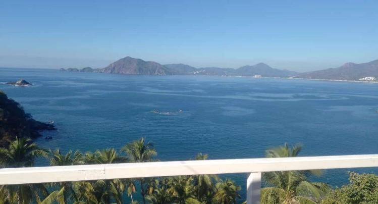 Vacation home with pool in Manzanillo
