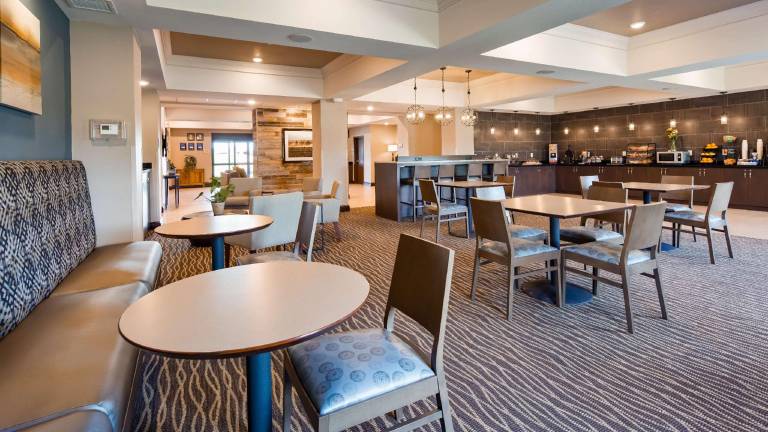 Best Western Plus Overland Inn — photo 4