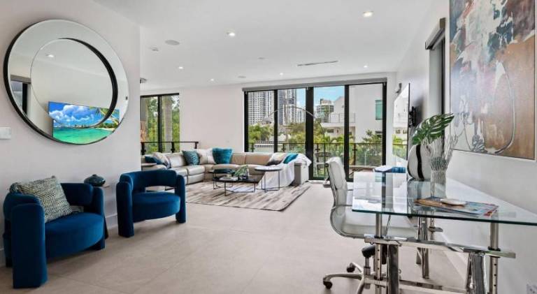 Vacation home with pool | Near Las Olas Boulevard — photo 3