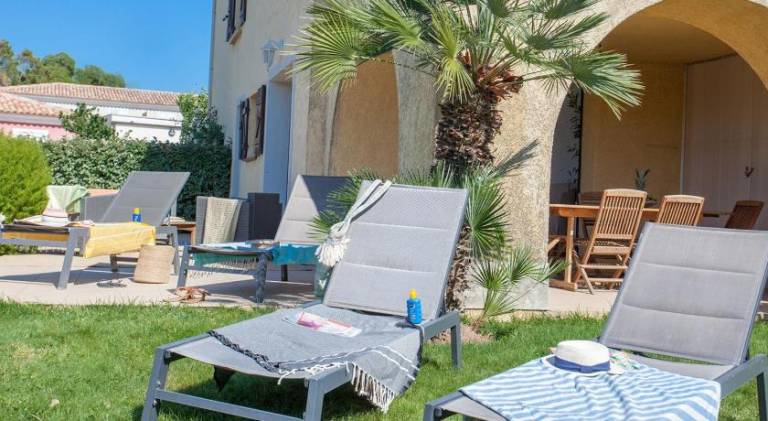Location de vacances Olivier jardin privatif et piscine chauffee partagee in Calvi