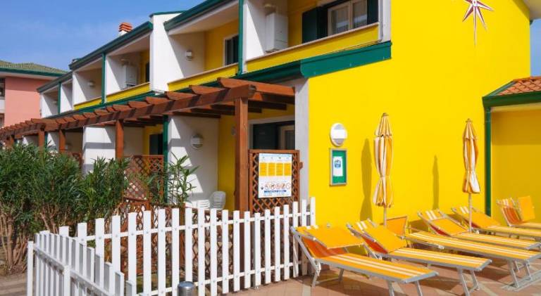 Serviced apartment with yard, pool & patio | Dogs allowed — photo 2