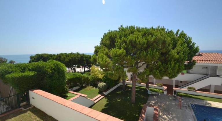Nice holiday apartment with garden, pool & terrace | Next to the beach | Pet-friendly — photo 4