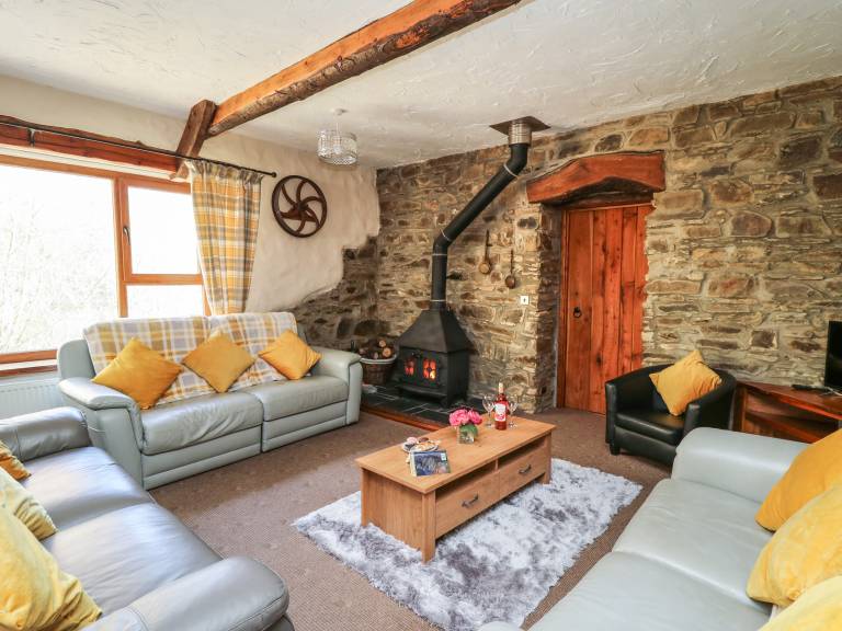 Child-friendly charming cottage with yard | Pet-friendly — photo 3
