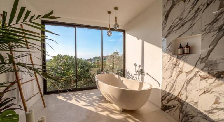 Child-friendly villa with BBQ, private pool & patio | Perfect for remote work | Pet-friendly — photo 2
