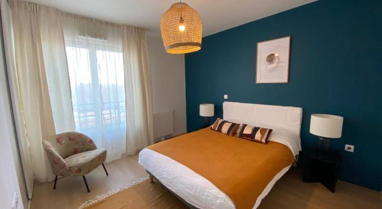 Serviced apartment with patio & garden | Pets allowed — photo 2