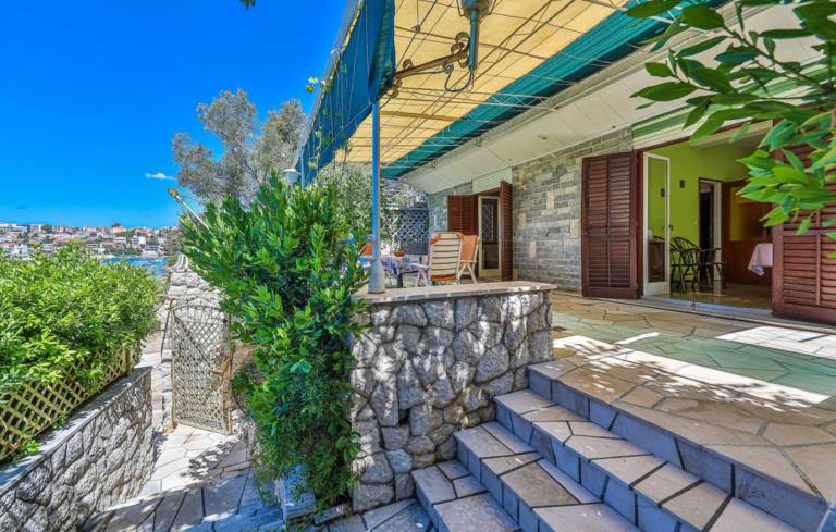 Vacation home with barbeque, garden & patio | Sea view — photo 3