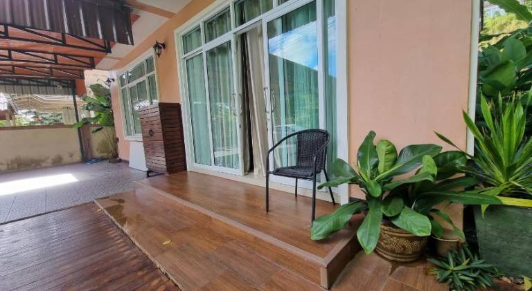 Holiday apartment with terrace & yard — photo 5