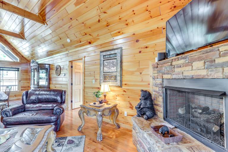 Blue Ridge ‘Orchard Overlook' Cabin w/ Hot Tub — photo 5