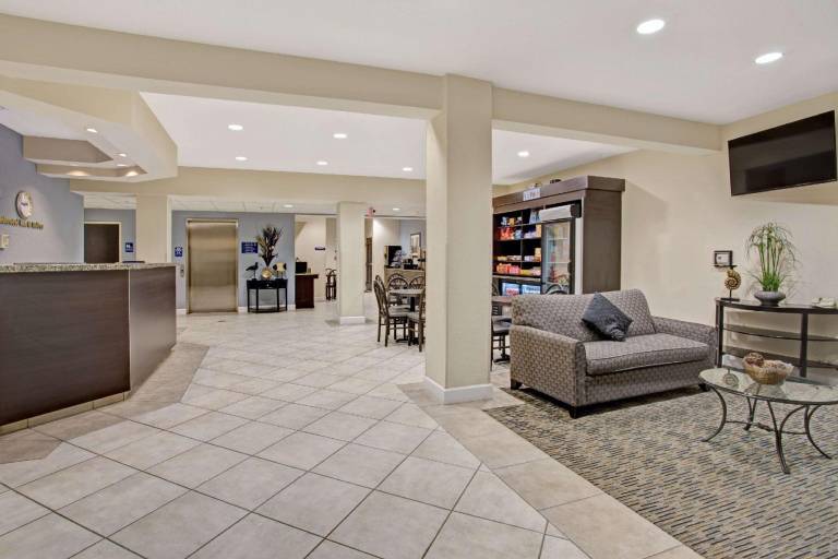 Microtel Inn & Suites by Wyndham Brooksville — photo 2