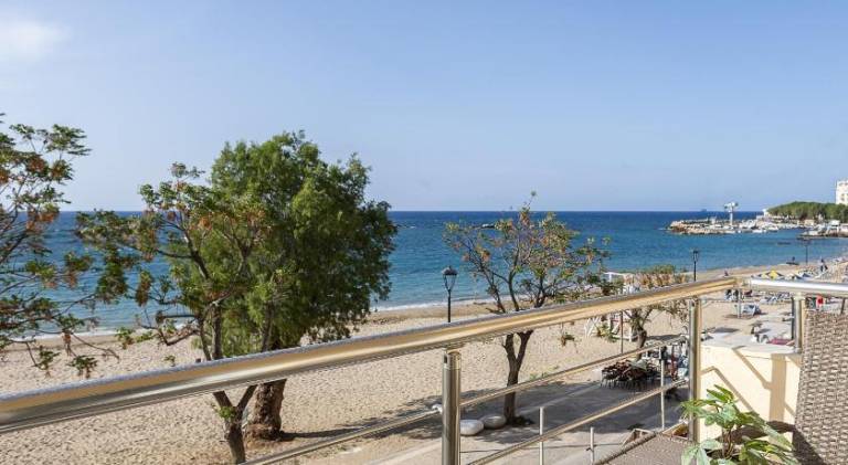 Neachora Beachfront Suites — photo 2