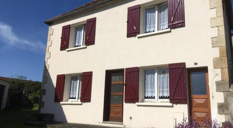 Nice vacation home with yard | Pets are welcome in Montlucon