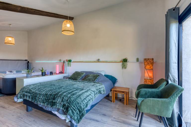 Studio Apartment 'Lovestudio Spa Privé Arles Campagne' with Private Terrace and Shared Garden — photo 3