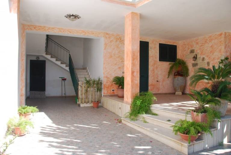 Villa with yard — photo 5
