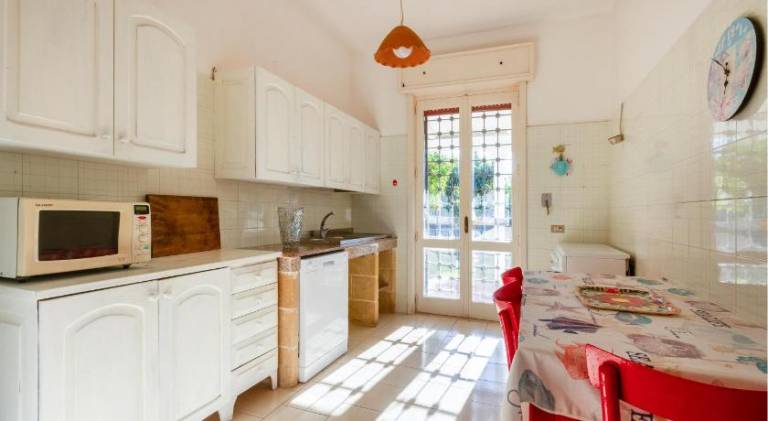 Beautiful vacation home with yard | Pets are welcome — photo 3