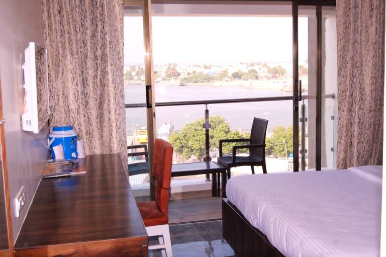 Apaar Hotel