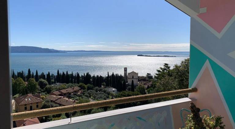 House with jacuzzi in Gardone Riviera