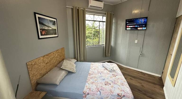 Quarto 2 Economico com Ar Cond e Smart Tv Filmes in Itajai