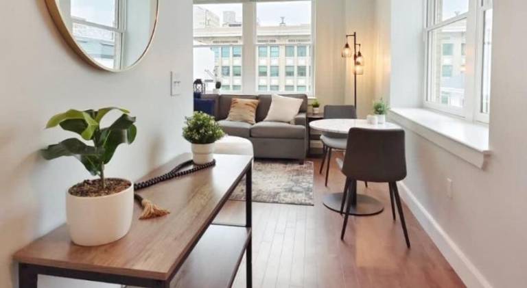 Fun Cozy Apts - 1 25 Mile Walk to TIAA Bnk Fld — photo 2