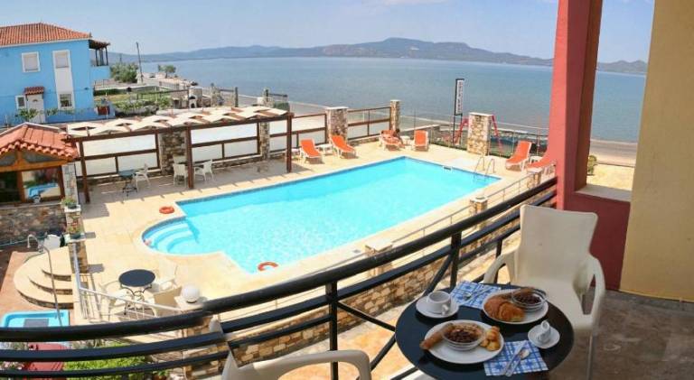 Serviced apartment with garden, terrace & grill — photo 3
