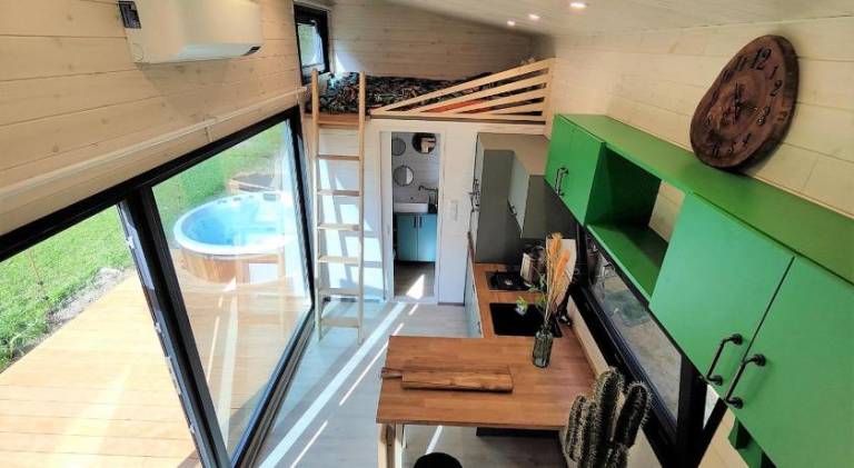 Chalet with hot tub | Pets allowed — photo 5