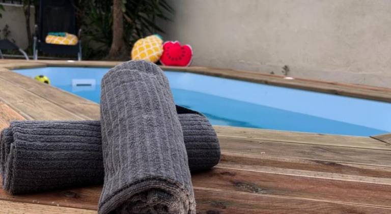 Vacation home with pool — photo 4