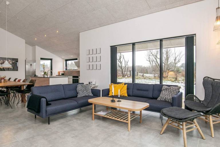 Vacation home with patio & BBQ — photo 3