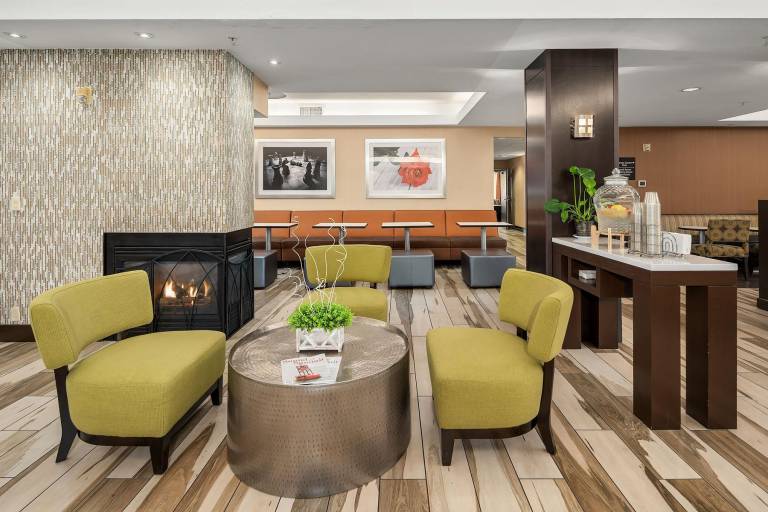 Hampton Inn & Suites Seattle North/Lynnwood — photo 5