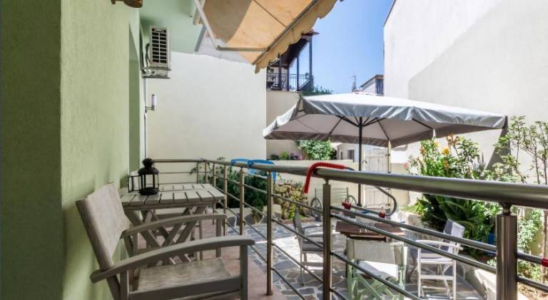 Rental apartment with patio & garden — photo 3