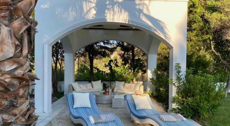 Villa with pool & garden — photo 3