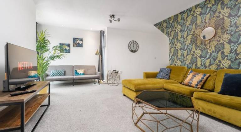 House with 3 rooms for 8 persons in Manchester