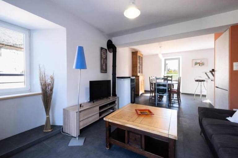 Holiday apartment with patio, barbeque & pool | Pets are welcome in Marvejols