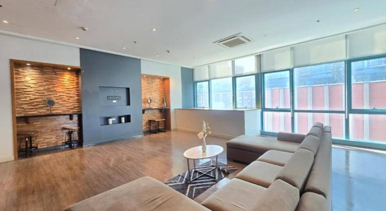 1BR across Uptown Mall & Grand Hyatt BGC A — photo 4