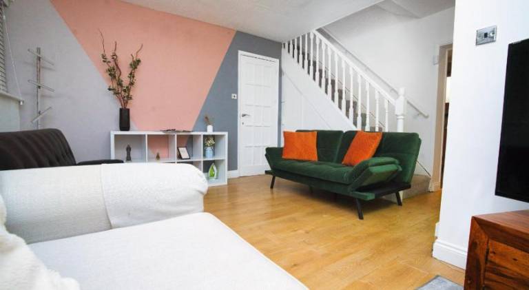 House with 4 rooms for 11 persons in Milton Keynes