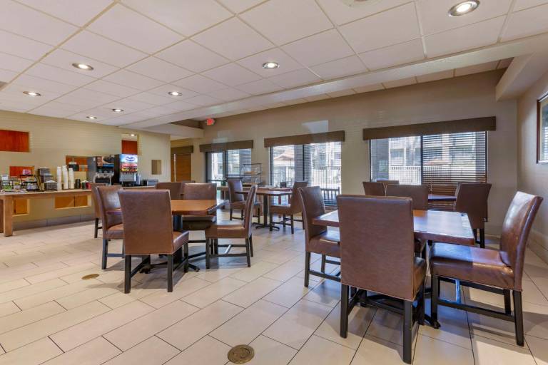 Best Western Plus Scottsdale Thunderbird Suites — photo 4