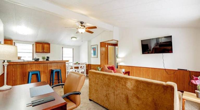 15mins to Downtown- Adorable on Taylor Both Units — photo 4