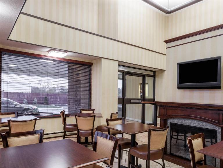 Days Inn by Wyndham Utica — photo 5