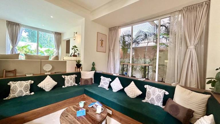 Ample villa with yard & pool | Perfect for remote work | Pet-friendly — photo 5