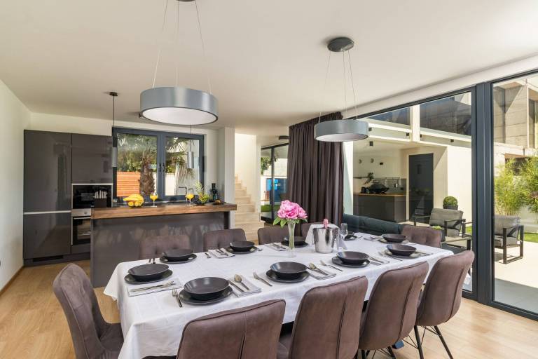 Fully equipped villa with barbecue, patio & private pool | Dogs allowed — photo 2