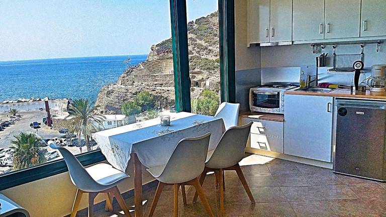 Apartment with patio | Sea view — photo 4