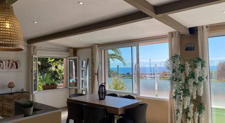 Apartment with yard, jacuzzi & grill — photo 4