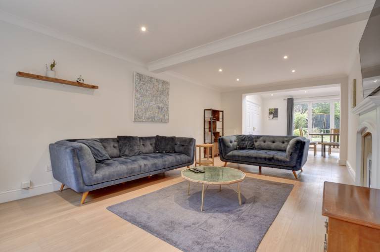 Spacious 4 bedroom house in Bishop s Stortford